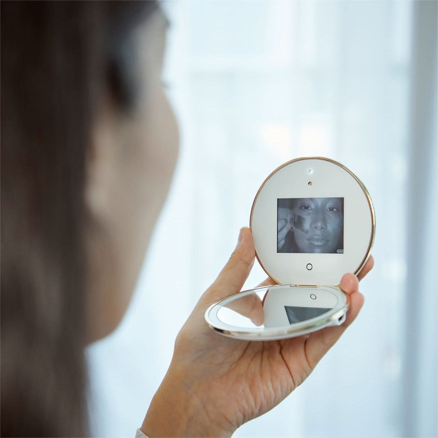 sunscreen mirror compact