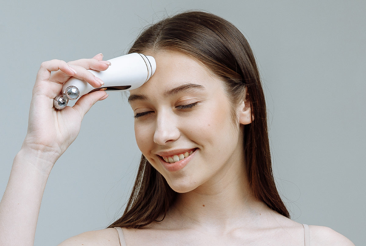 MAMI Hot & Cold Face Lift Massager | Red & Blue Light Beauty